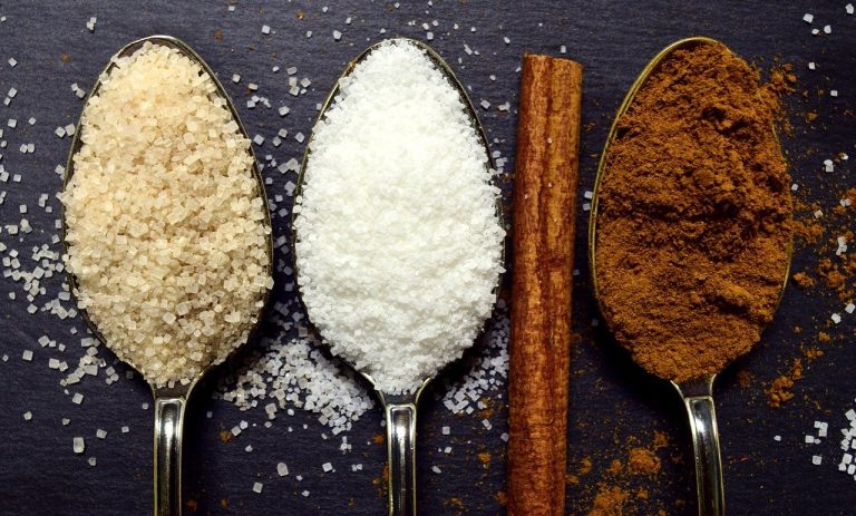 Cukier i jego odmiany. Jakie są rodzaje cukru i w jaki sposób powstają?